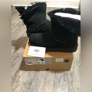 UGG Mini Bailey Bow II Water-Resistant Cold Weather Booties- black- size 7